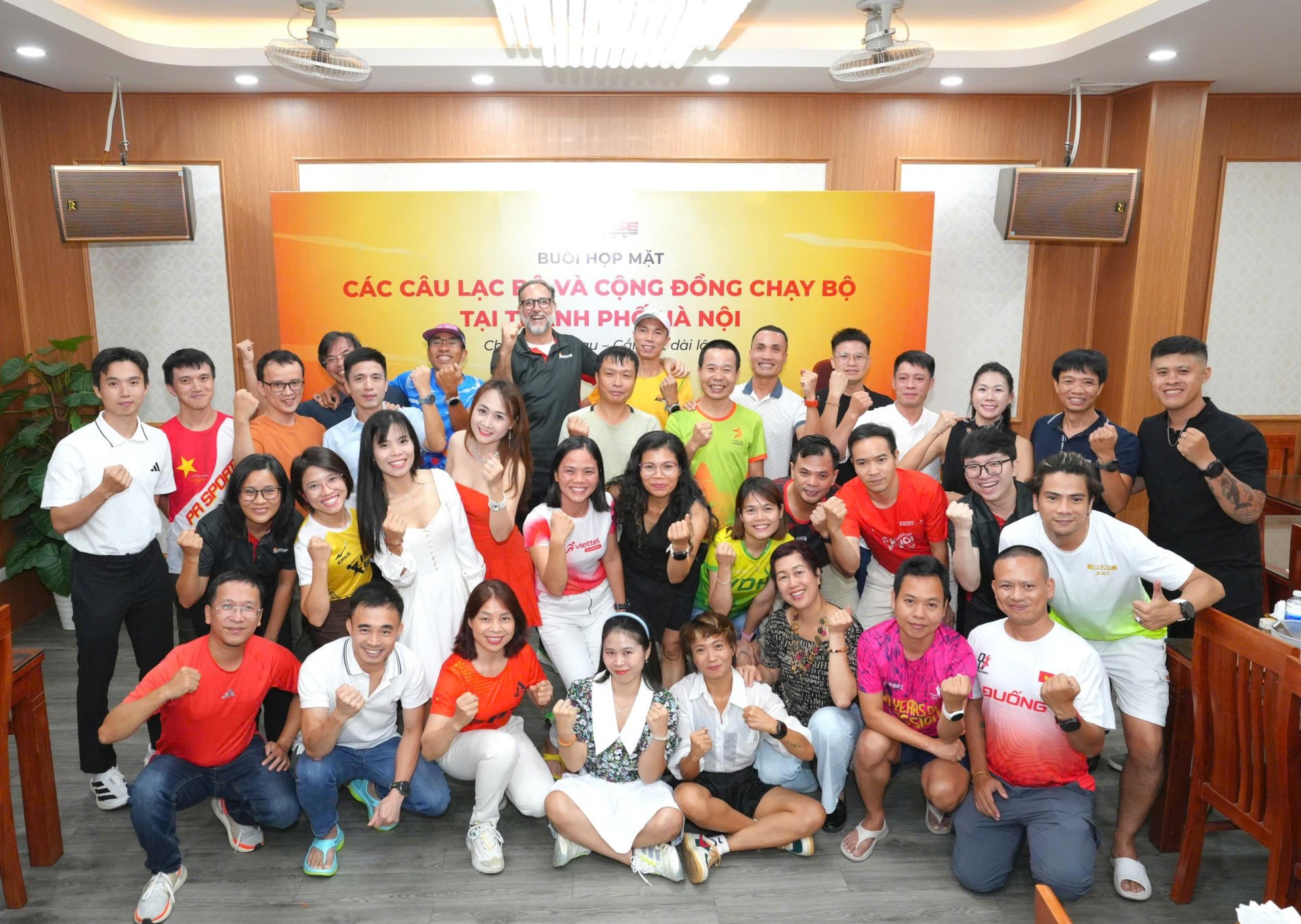 giai-marathon-quoc-te-ha-noi-techcombank-lan-toa-tinh-than-vuot-troi-qua-cac-hoat-dong-gap-go-cong-dong-chay-bo-tai-mien-bac-doanhnghiepplus-1754798881.jpg