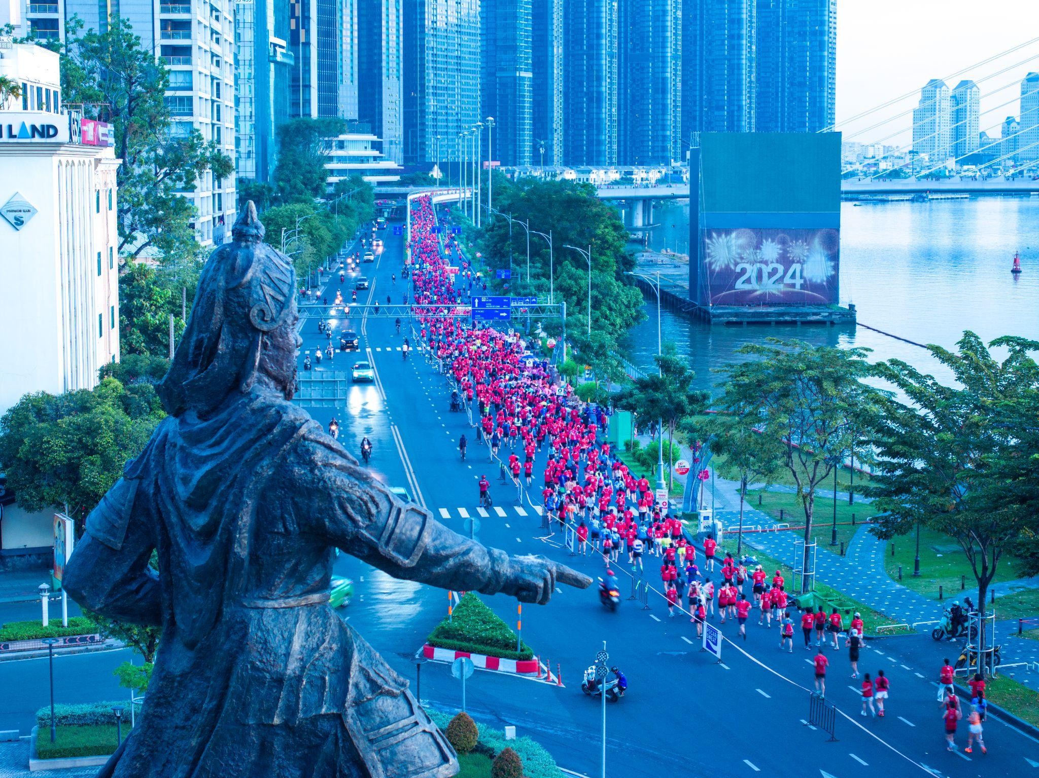giai-marathon-quoc-te-thanh-pho-ho-chi-minh-techcombank-se-tro-lai-voi-mua-thu-8-trong-khuon-kho-le-hoi-song-nuoc-thanh-pho-ho-chi-minh-2025-doanhnghiepplus-1-1756988542.jpg