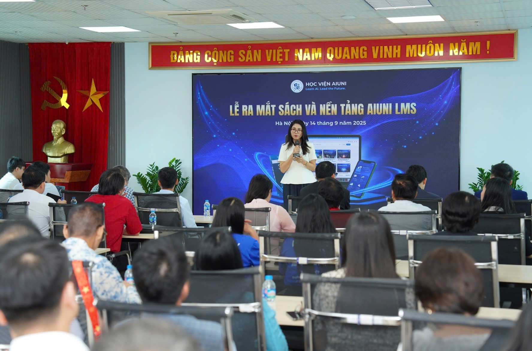 aiuni-ra-mat-nen-tang-dao-tao-va-sach-thuc-hanh-ai-dat-muc-tieu-dua-viet-nam-tro-thanh-quoc-gia-ai-first-doanhnghiepplus-4-1757879690.jpg