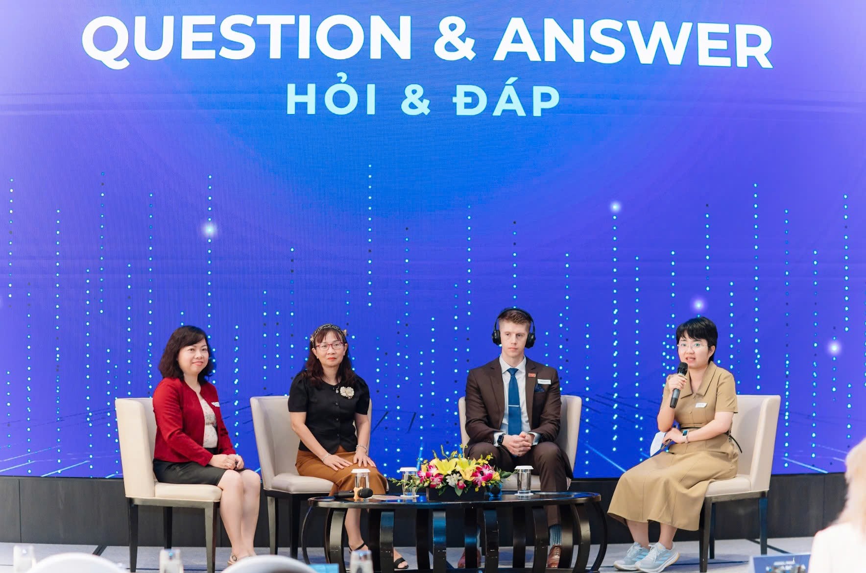 soaring-dx-vn-dau-an-hop-tac-anh-viet-trong-chuyen-doi-so-giao-duc-dai-hoc-doanhnghiepplus-1-1758692886.jpg