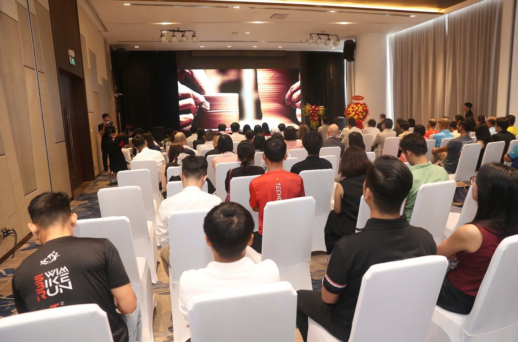 viet-nam-lan-dau-dang-cai-giai-ba-mon-phoi-hop-cu-ly-toan-phan-ironman-tai-da-nang-doanhnghiepplus-1-1758785483.jpg