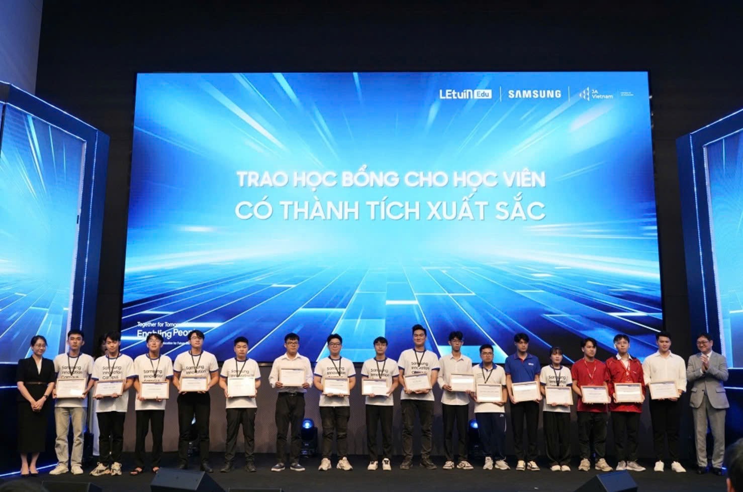 samsung-lan-toa-tri-thuc-cong-nghe-toi-gioi-tre-viet-nam-doanhnghiepplus-1-1762165012.jpg