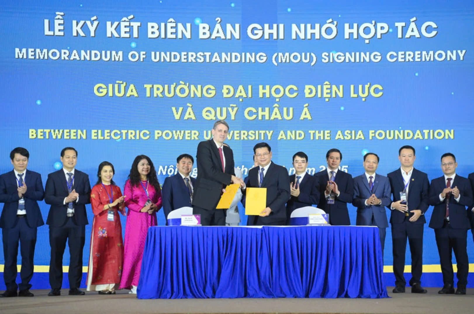 hang-tram-nha-khoa-hoc-tham-gia-hoi-thao-quoc-te-ve-moi-truong-va-ky-thuat-dien-doanhnghiepplus-3-1762387365.jpg