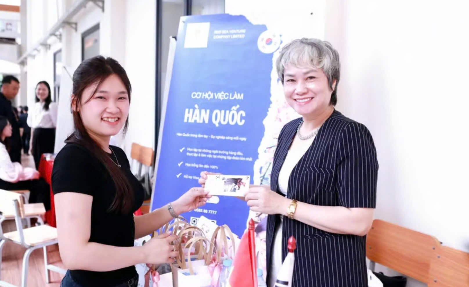 ngay-hoi-ket-noi-viec-lam-nam-2026-cau-noi-viec-lam-cho-sinh-vien-trong-thoi-dai-so-doanhnghiepplus-2-1778078087.jpg