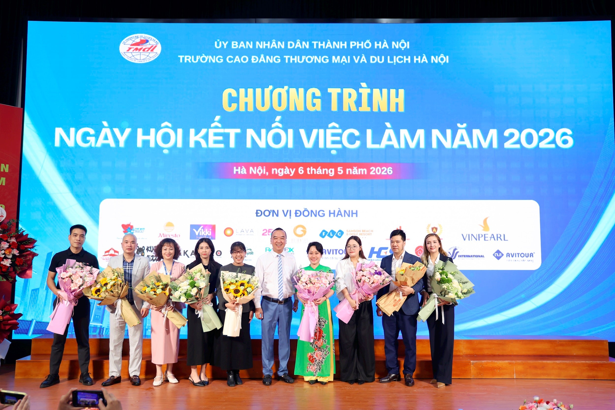 ngay-hoi-ket-noi-viec-lam-nam-2026-cau-noi-viec-lam-cho-sinh-vien-trong-thoi-dai-so-doanhnghiepplus-b12-1778078707.jpg