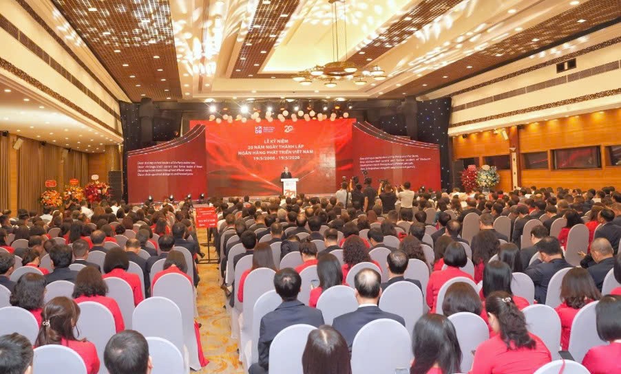ngan-hang-phat-trien-viet-nam-vdb-tiep-tuc-day-manh-chuyen-doi-so-chuyen-doi-xanh-trong-giai-doan-moi-doanhnghiepplus-2-1778887977.jpg