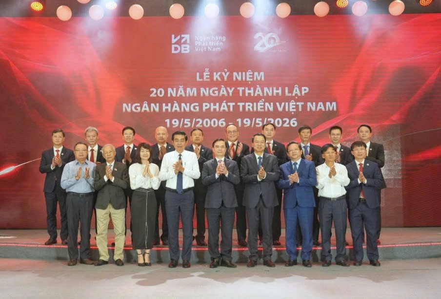 ngan-hang-phat-trien-viet-nam-vdb-tiep-tuc-day-manh-chuyen-doi-so-chuyen-doi-xanh-trong-giai-doan-moi-doanhnghiepplus-3-1778887977.jpg