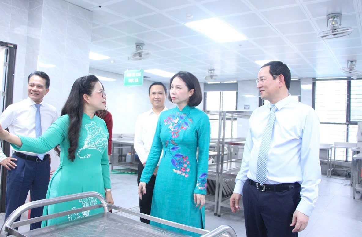 ha-noi-khanh-thanh-va-gan-bien-cong-trinh-truong-thcs-giang-vo-2-doanhnghiepplus-3-1779390126.jpg
