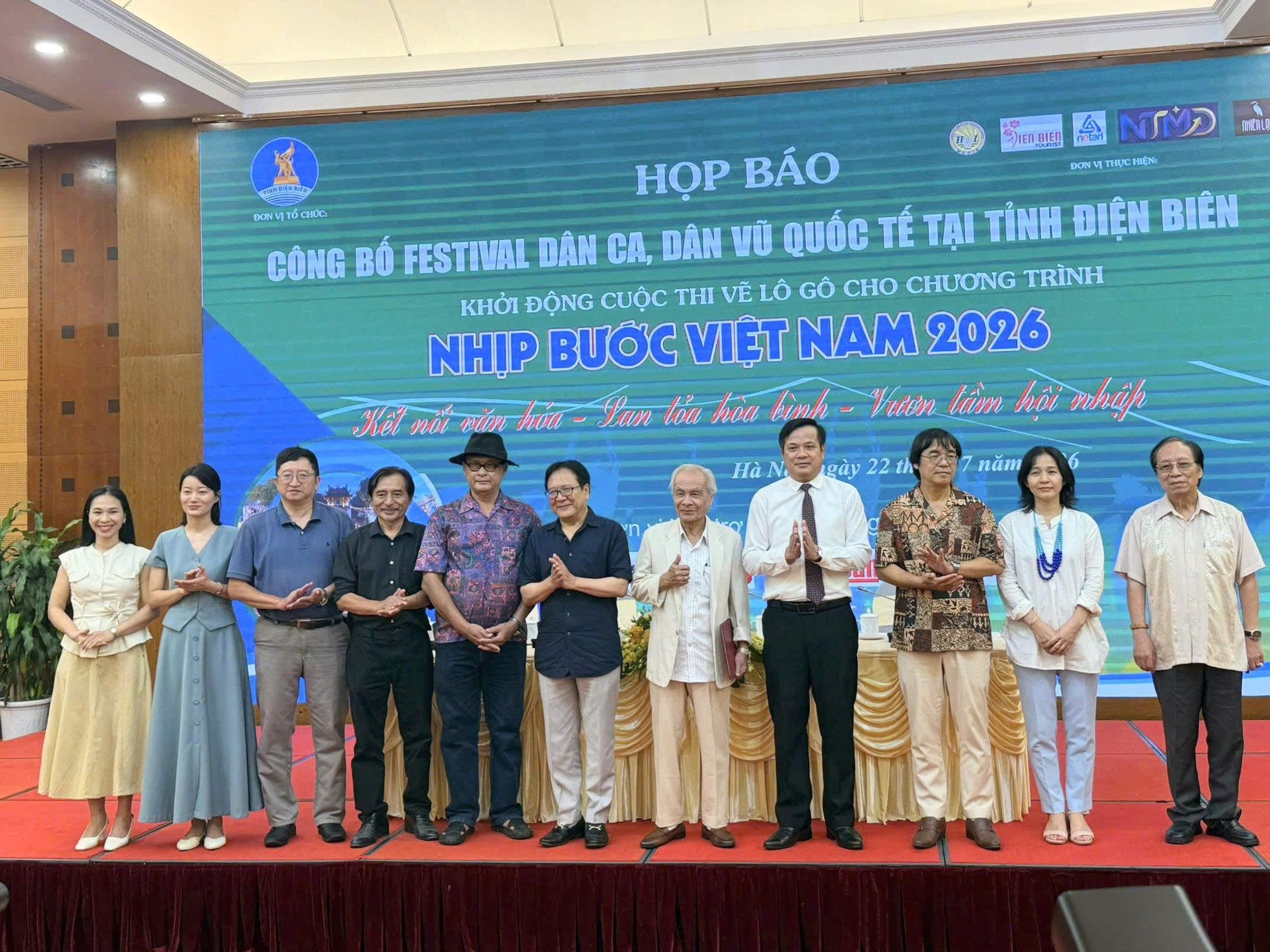 hon-50-doan-du-festival-dan-ca-dan-vu-quoc-te-2026-tai-dien-bien-doanhnghieplus-3-1784719880.jpg