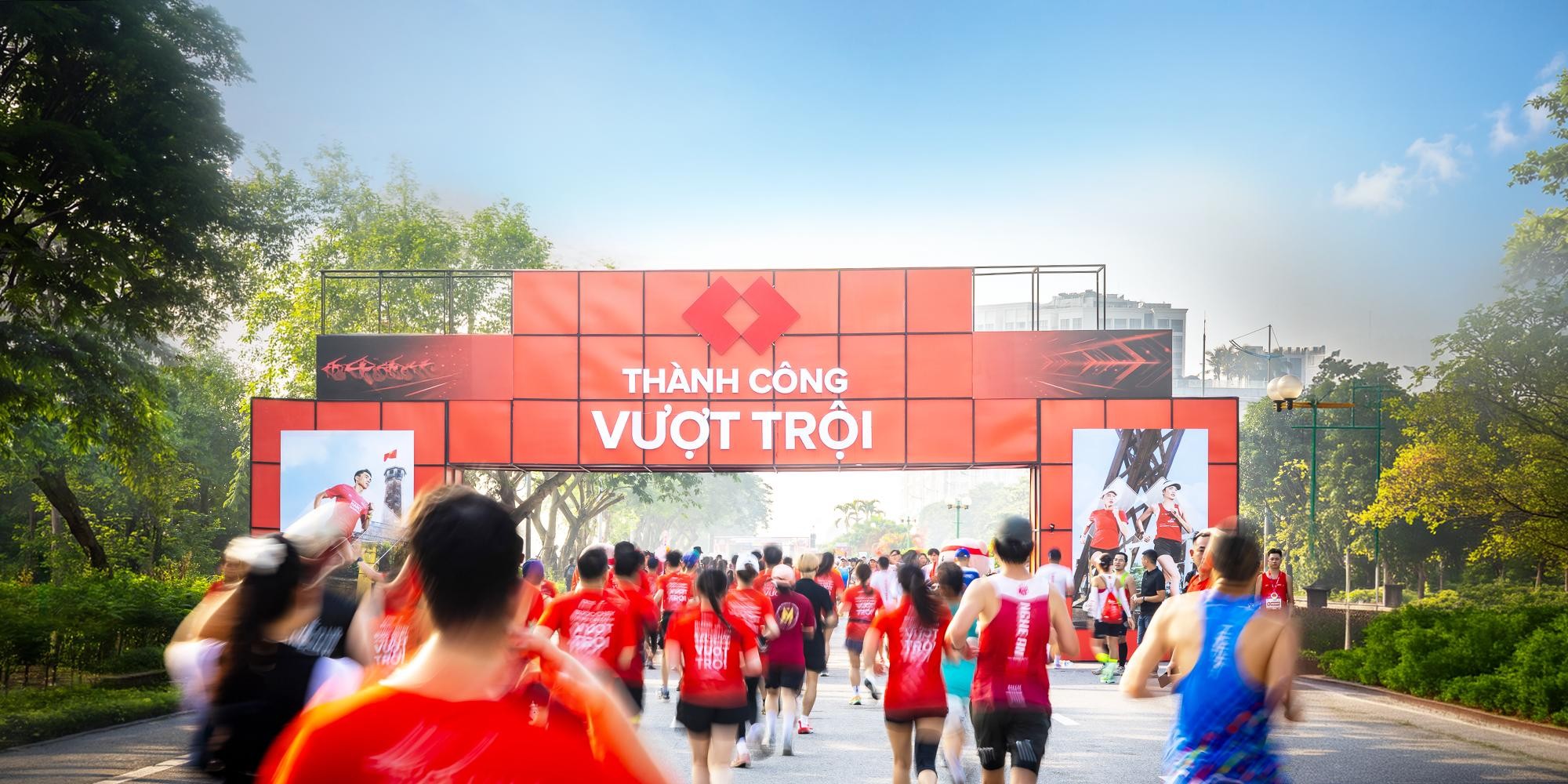 marathon-quoc-te-ha-noi-techcombank-mua-5-mo-rong-he-sinh-thai-kinh-te-the-thao-thu-do-doanhnghiepplus-1-1786623966.jpg
