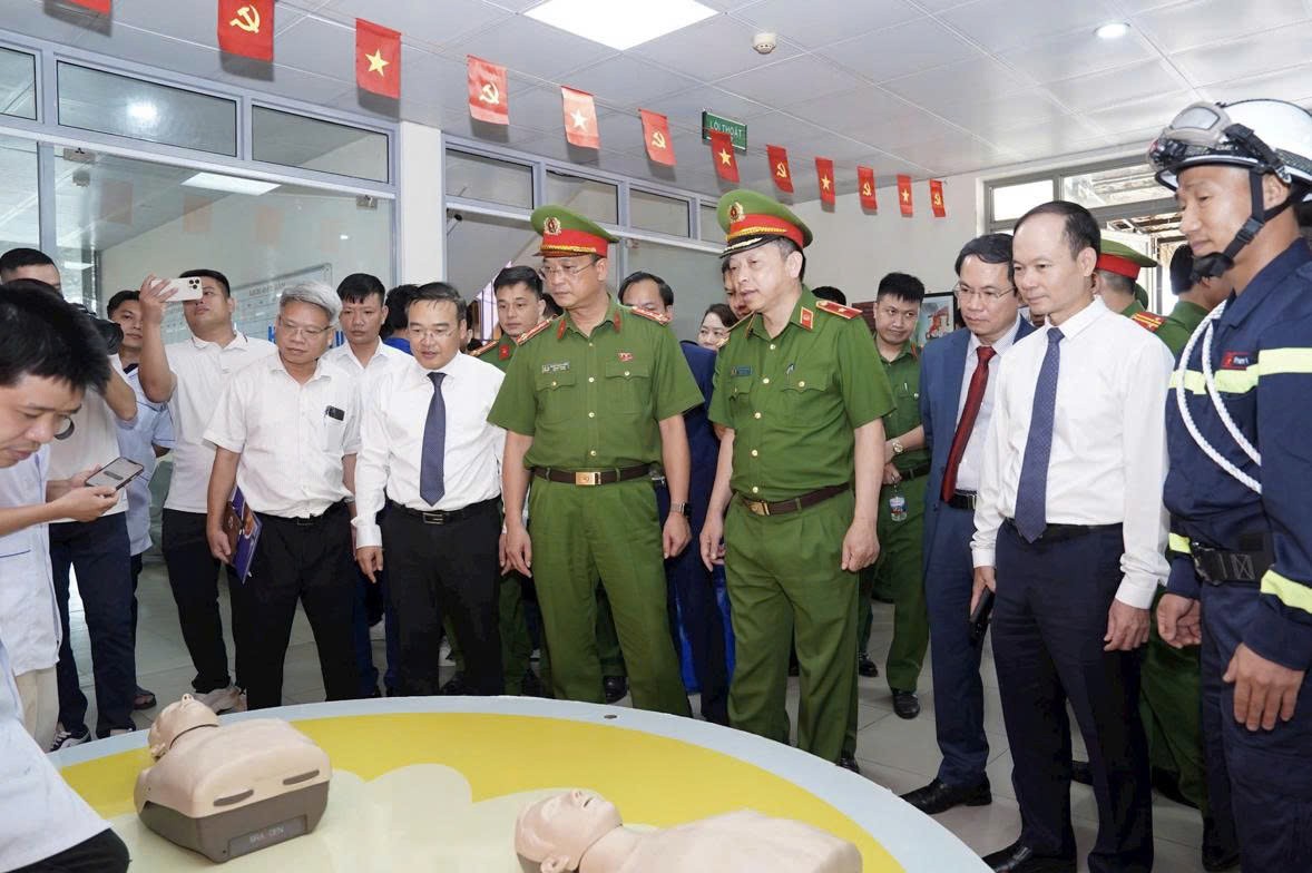 viet-hung-dua-ky-nang-phong-chay-chua-chay-thanh-nang-luc-tu-bao-ve-cua-cong-dong-doanhnghiepplus-4-1786786438.jpg