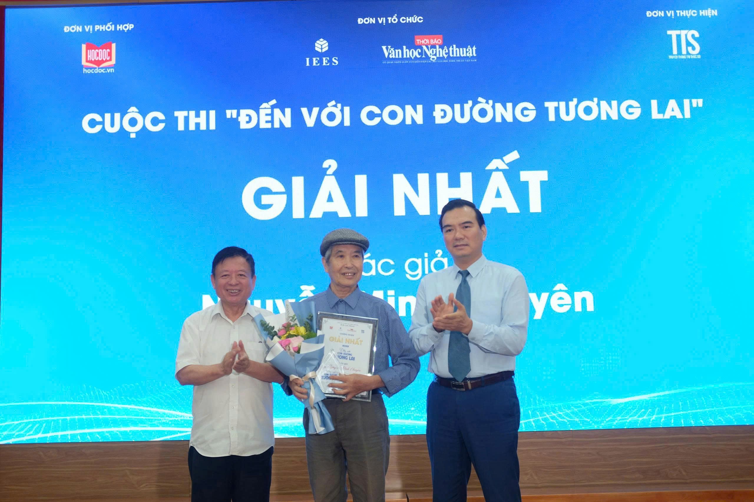 trao-giai-cuoc-thi-den-voi-con-duong-tuong-lai-phat-dong-san-choi-lan-toa-tri-thuc-doanhnghiepplus-6-1787166607.jpg