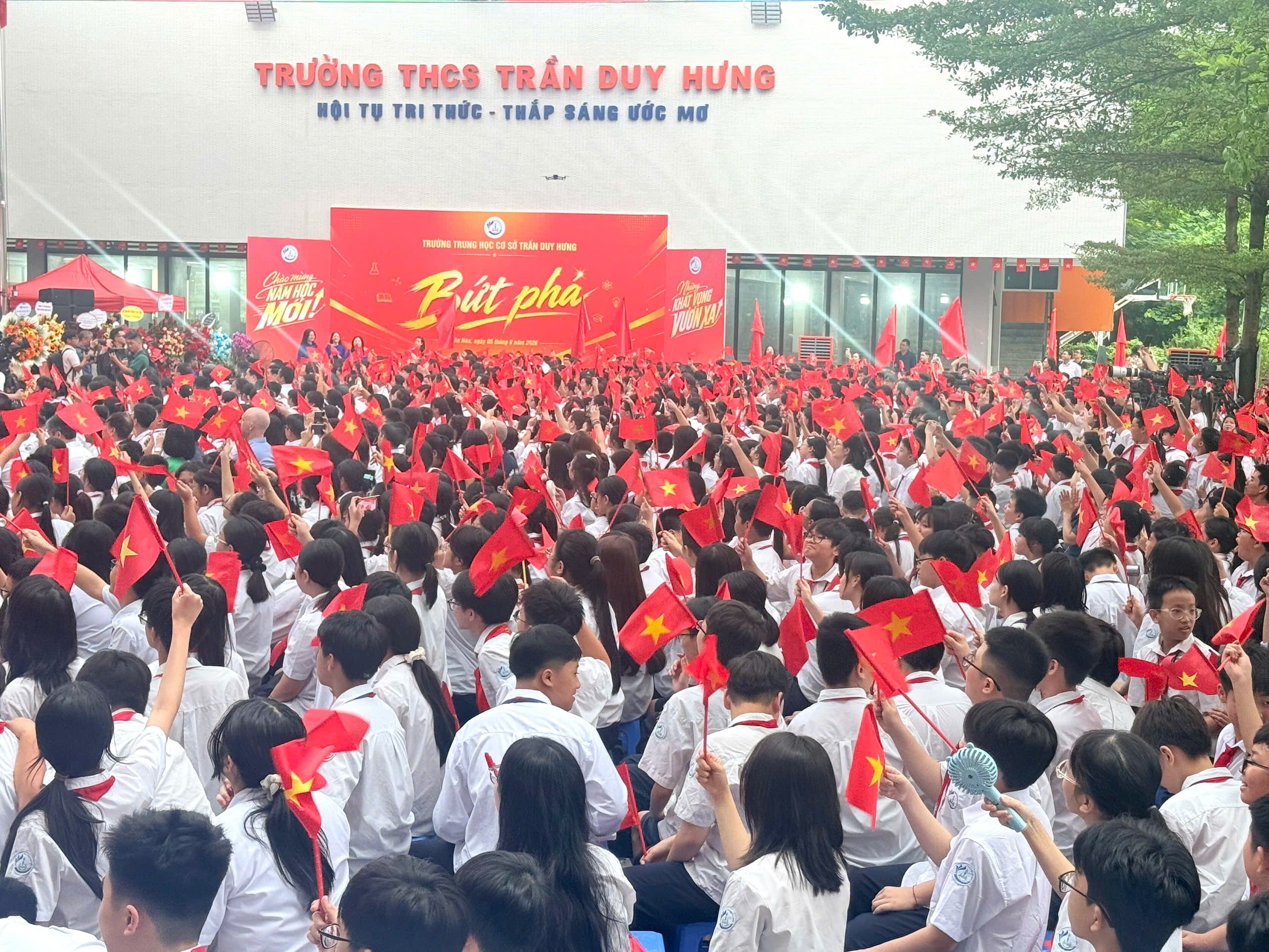 truong-trung-hoc-co-so-tran-duy-hung-khai-giang-nam-hoc-moi-2026-2027-doanhnghiepplus-1-1788624207.jpg