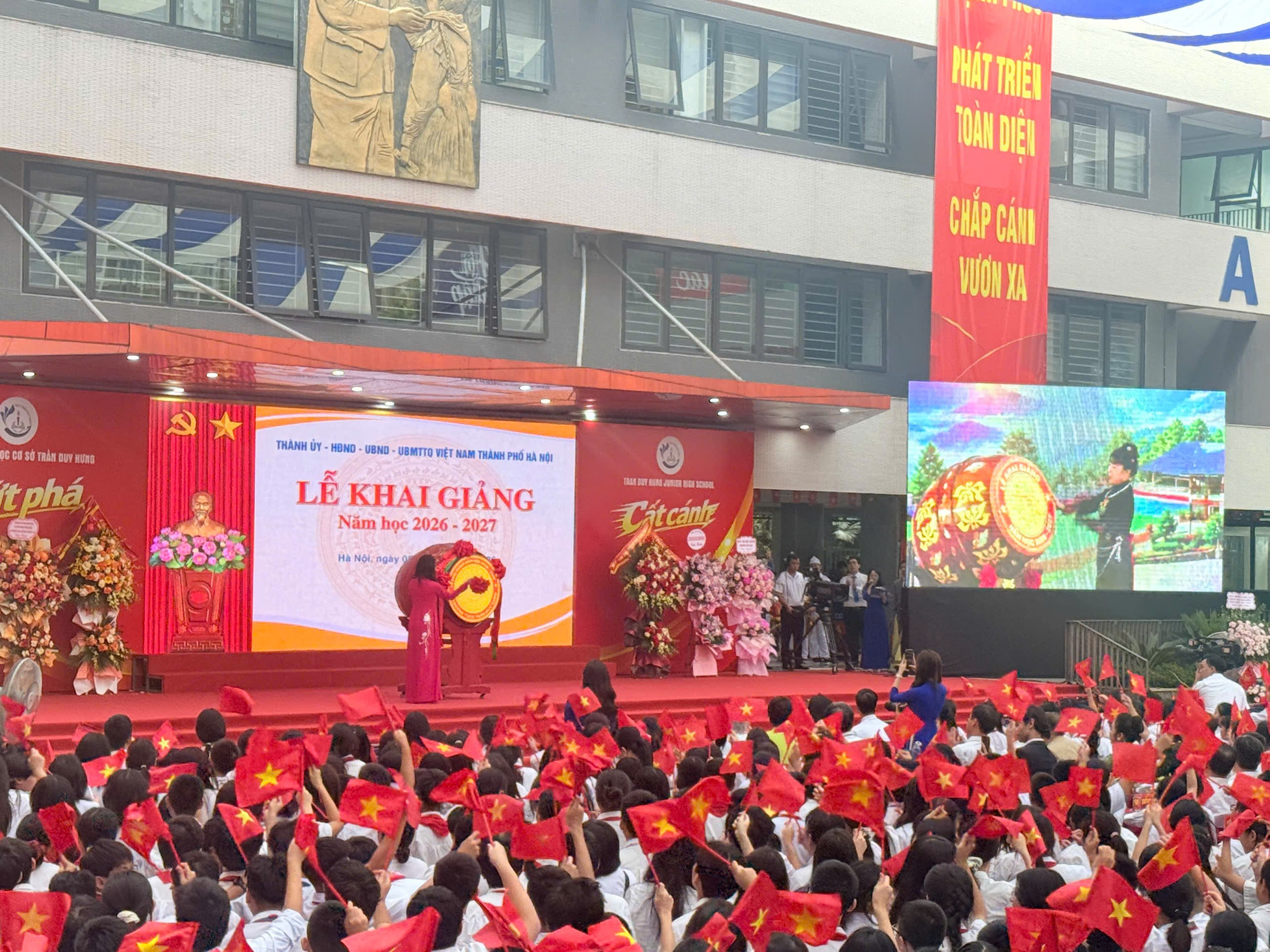 truong-trung-hoc-co-so-tran-duy-hung-khai-giang-nam-hoc-moi-2026-2027-doanhnghiepplus-2-1788624207.jpg