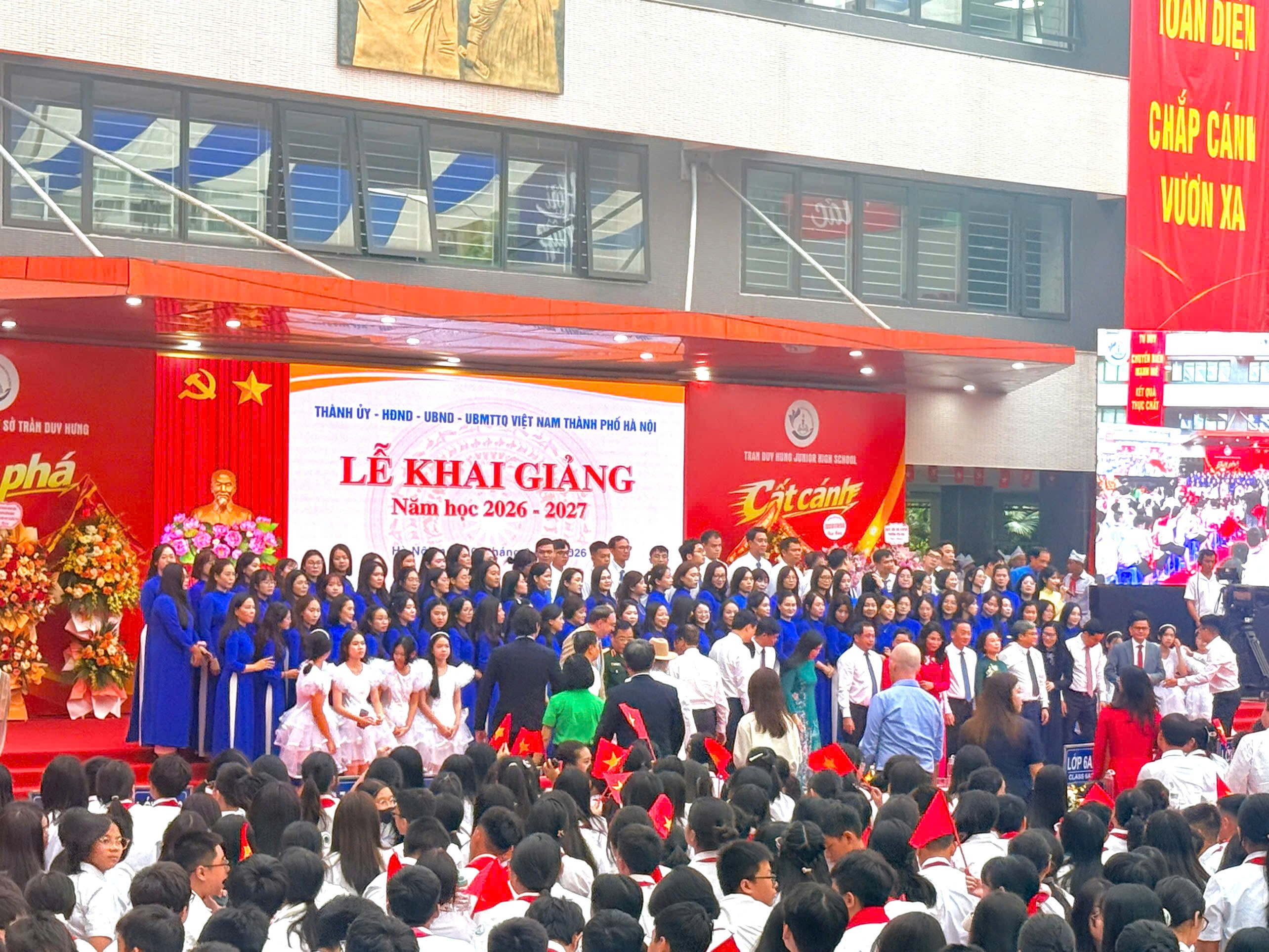 truong-trung-hoc-co-so-tran-duy-hung-khai-giang-nam-hoc-moi-2026-2027-doanhnghiepplus-4-1788624207.jpg