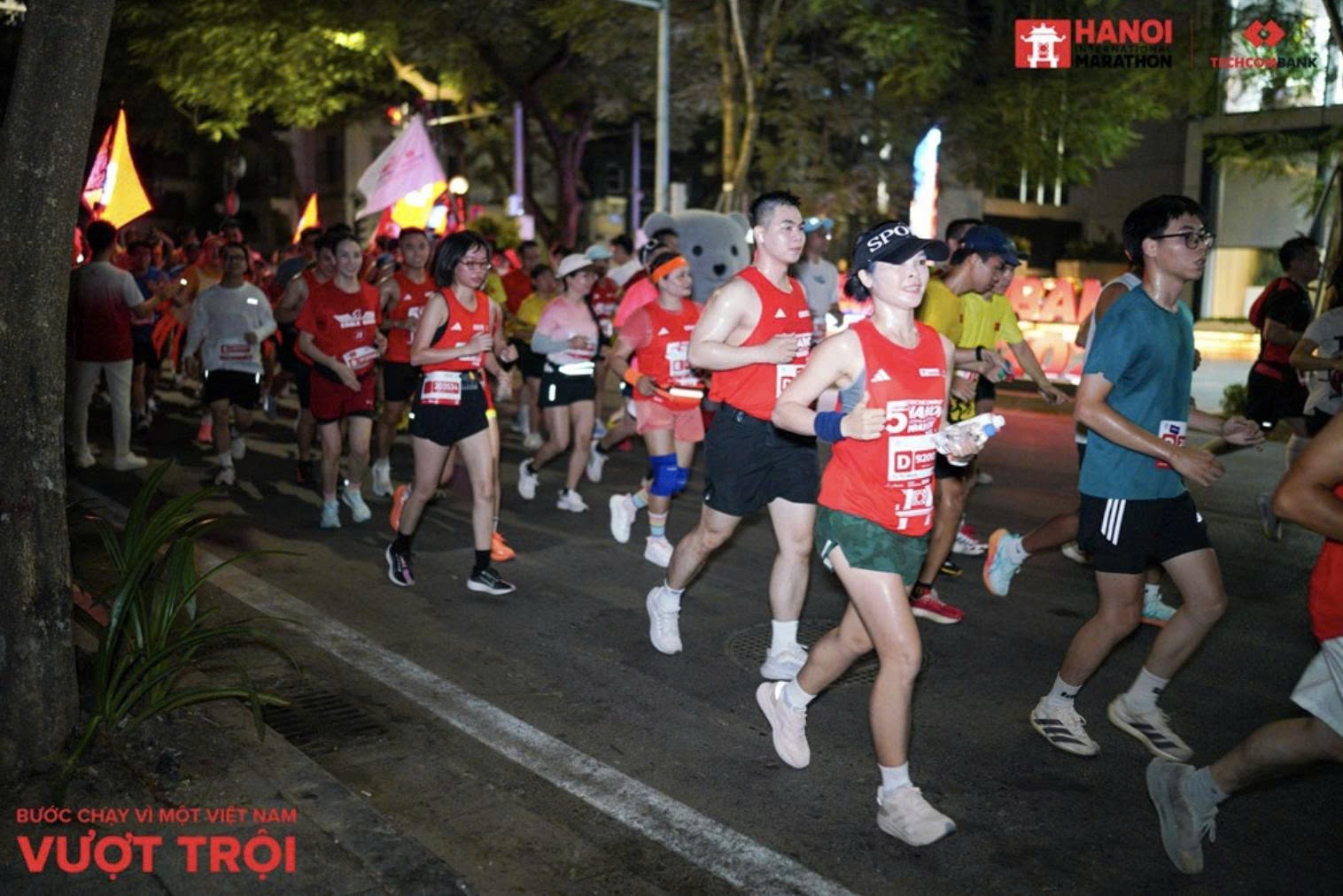 14500-van-dong-vien-tao-suc-hut-cho-giai-chay-qua-di-san-ha-noi-2026-doanhnghiepplus-2-1791133980.jpg