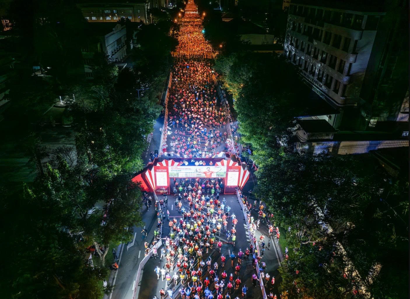 marathon-quoc-te-tphcm-techcombank-mua-9-du-kien-thu-hut-hon-24000-van-dong-vien-doanhnghiepplus-1-1793166297.jpg