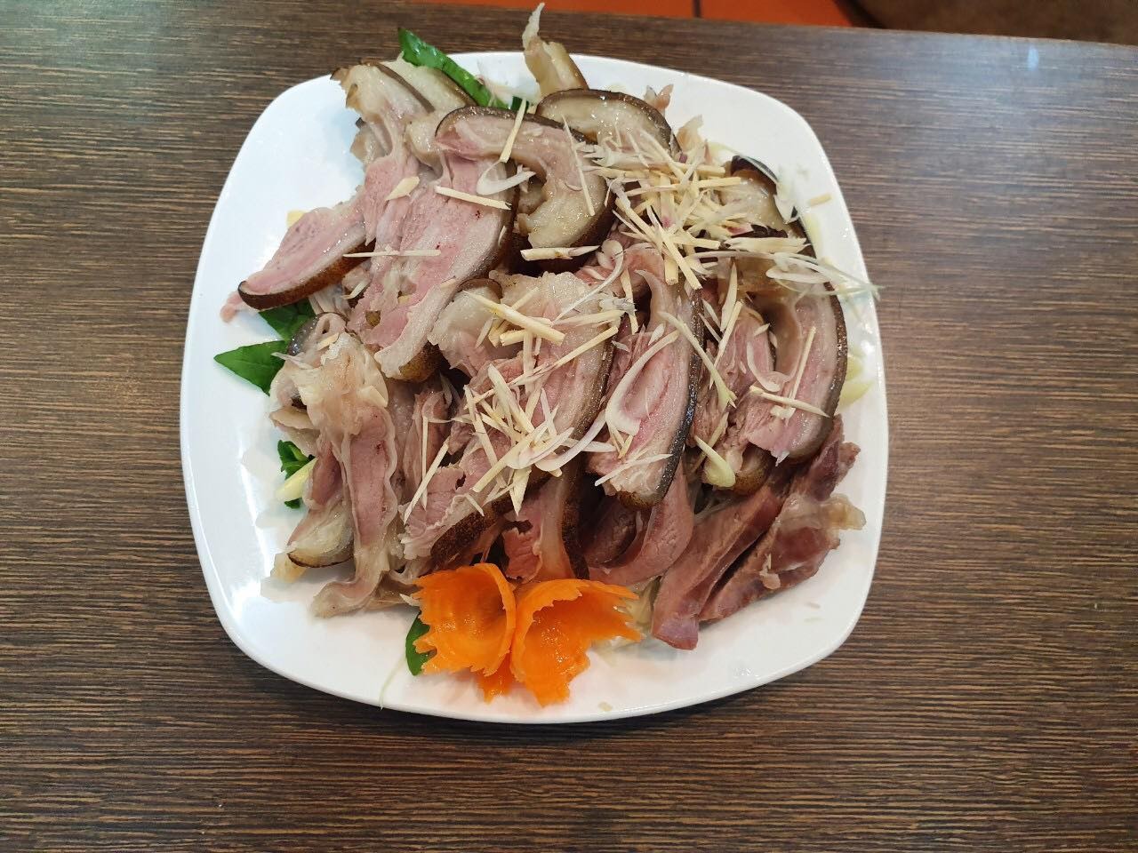 Ảnh: Dê ba cửa