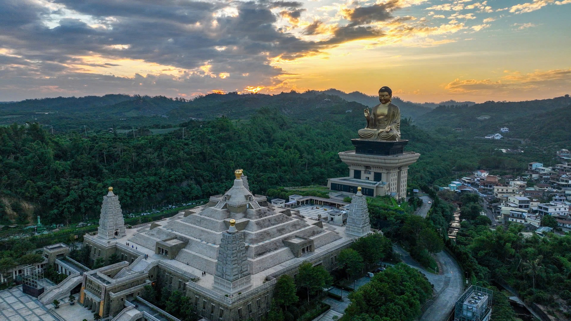 Khung cảnh trang nghiêm của Phật Quang Sơn Tự. Ảnh: Hoàng Hà
