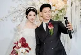 Kiểu tóc "lạ" của vợ cầu thủ Văn Thanh trong ngày cưới lên "hot search"