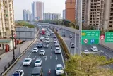 Xử phạt lỗi không giữ khoảng cách trên cao tốc: Đi cách bao nhiêu mét thì đúng luật?