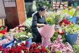 Hoa tươi ế ẩm, quà thiết thực lên ngôi dịp 20/10