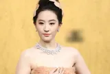 Lưu Diệc Phi gây bàn tán với diện mạo khác lạ