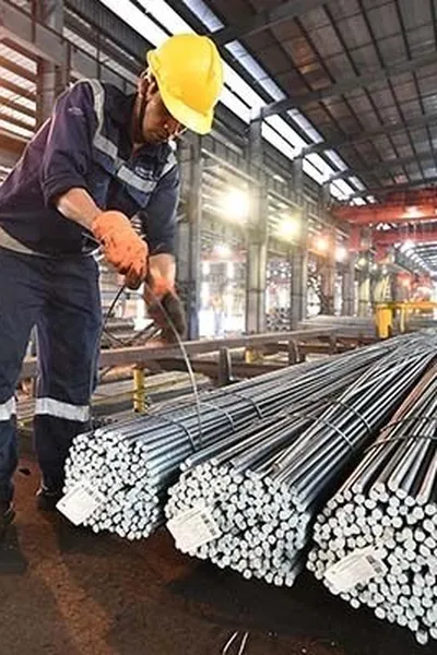 Doanh nghiệp 'đứng ngồi không yên' vì giá thép 'nhảy múa' theo xăng dầu