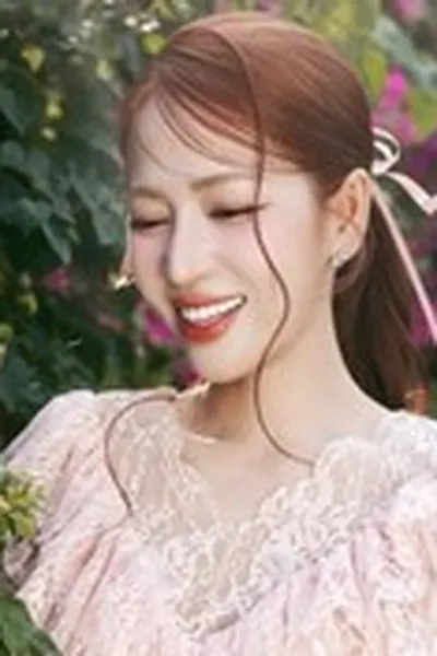 Diễn viên Puka khoe nhan sắc "gái một con"