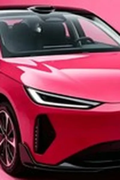 Hãng xe xây nhà máy tại Việt Nam ra mắt sedan mới giá dưới 500 triệu đồng: Có cả bản điện và hybrid, tiêu thụ nhiên liệu 1,01L/100km
