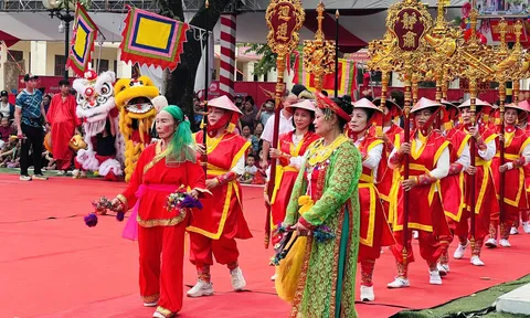 Hàng nghìn người dự lễ rước Quốc Tổ Lạc Long Quân ở Bình Đà, hé lộ kế hoạch kết nối doanh nhân Việt