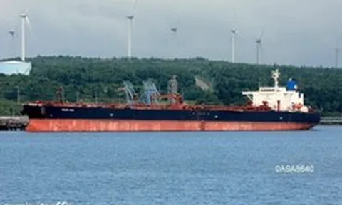 Phát hiện 1 tàu chờ dầu Nga đang trên đường vận chuyển hàng cho đối tác Trung Quốc thì bất ngờ 'quay xe' đi về phía Ấn Độ