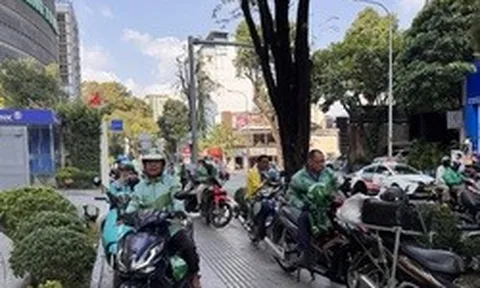 Grab bất ngờ tăng phí dịch vụ từ ngày 28-4