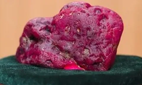 Phát hiện viên ruby khổng lồ 11.000 carat, chính phủ, quân đội 1 quốc gia Đông Nam Á lập tức trực tiếp kiểm tra