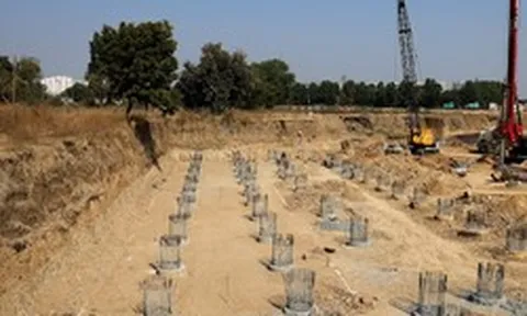 Phát hiện 285 xe tải trộn hơn 24.000 m³ bê tông liên tục trong 54 tiếng, móng của siêu công trình lộ diện