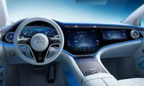 CEO Mercedes thừa nhận ngành ô tô đã 'đi quá xa' -   quyết đưa một thứ tưởng đã 'tuyệt chủng' trở lại khoang lái