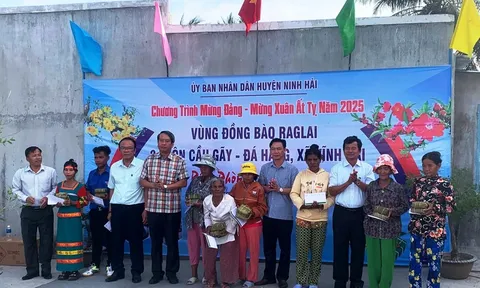 Chuỗi dịch vụ du lịch LaMer - Vĩnh Hy tổ chức “Phiên chợ Tết 0 đồng” cho đồng bào Raglai