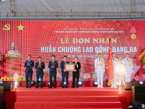 Trường Trung cấp nghề Giao thông công chính Hà Nội kỷ niệm 60 năm, đón Huân chương Lao động hạng Ba