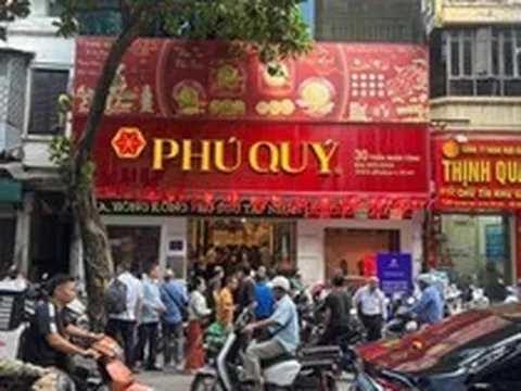 Giá bạc vừa mở cửa đầu tuần đã lao dốc