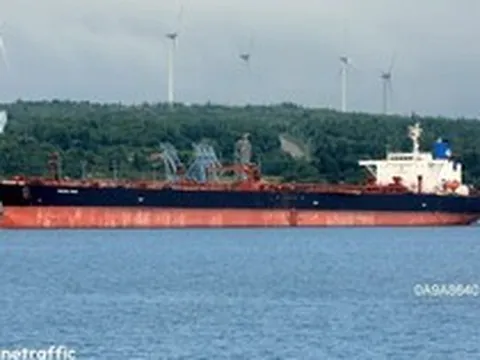 Phát hiện 1 tàu chờ dầu Nga đang trên đường vận chuyển hàng cho đối tác Trung Quốc thì bất ngờ 'quay xe' đi về phía Ấn Độ