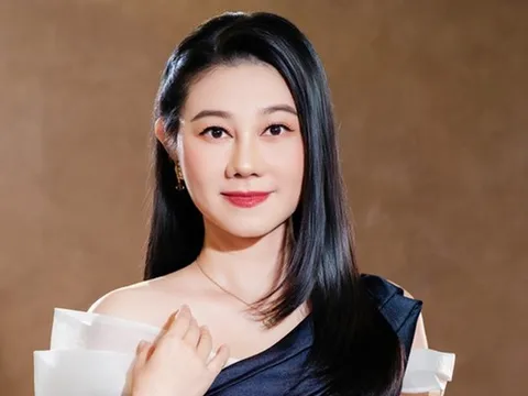 Nữ NSND là thế hệ thứ năm của gia tộc cải lương Minh Tơ, sống kín tiếng ở tuổi 45