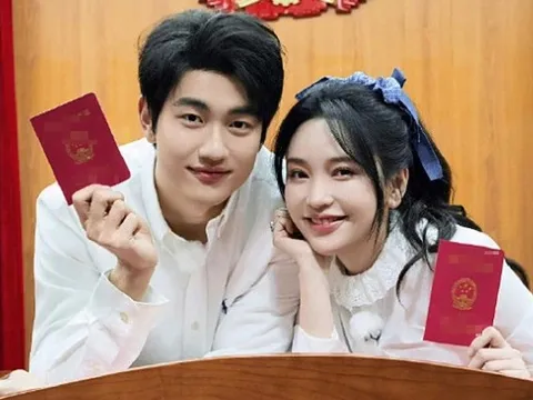 "Nữ thần không tuổi" kết hôn với bạn trai kém 17 tuổi sau 4 năm yêu