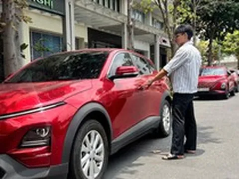 Thuê xe tự lái dịp lễ: Thừa xe xăng, khan xe điện