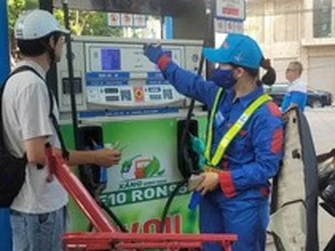 Dần thay thế xăng khoáng RON 95, giá xăng E10 đang ở mức nào?