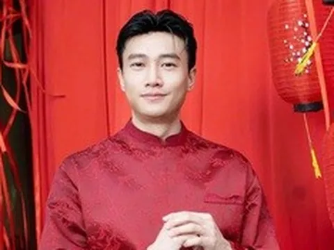 "Trai hư showbiz" công khai bức ảnh khóa môi người thương bí ẩn