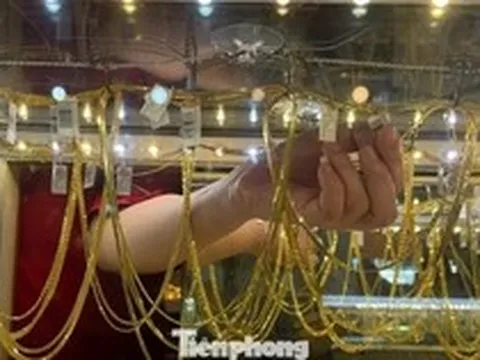 Hết thời tất tay với vàng