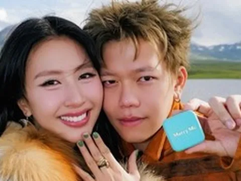 Nữ diễn viên trăm tỷ gây "sốt" khi được bạn trai cầu hôn