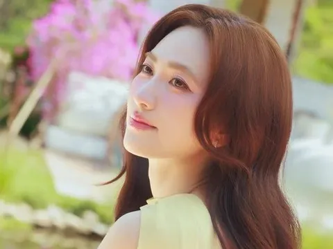 "Ngọc nữ trăm tỷ" gây mê mẩn với góc nghiêng thần thánh