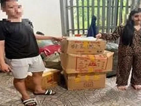 Livestream bán hàng rầm rộ trên TikTok, Facebook, nữ chủ shop SN 2004 bị công an kiểm tra