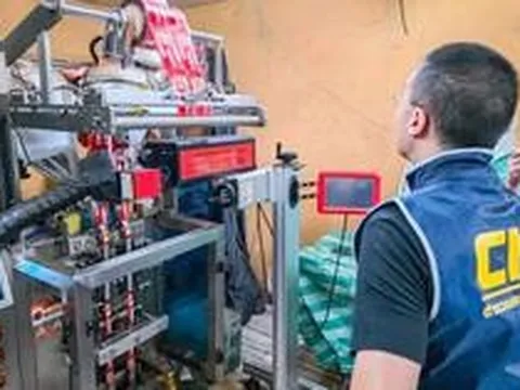 Thái Lan: Một trung tướng chỉ huy cuộc đột kích, tóm gọn đường dây sản xuất bột ngọt và cà phê giả, tịch thu hơn 75.000 sản phẩm sắp bán ra thị trường